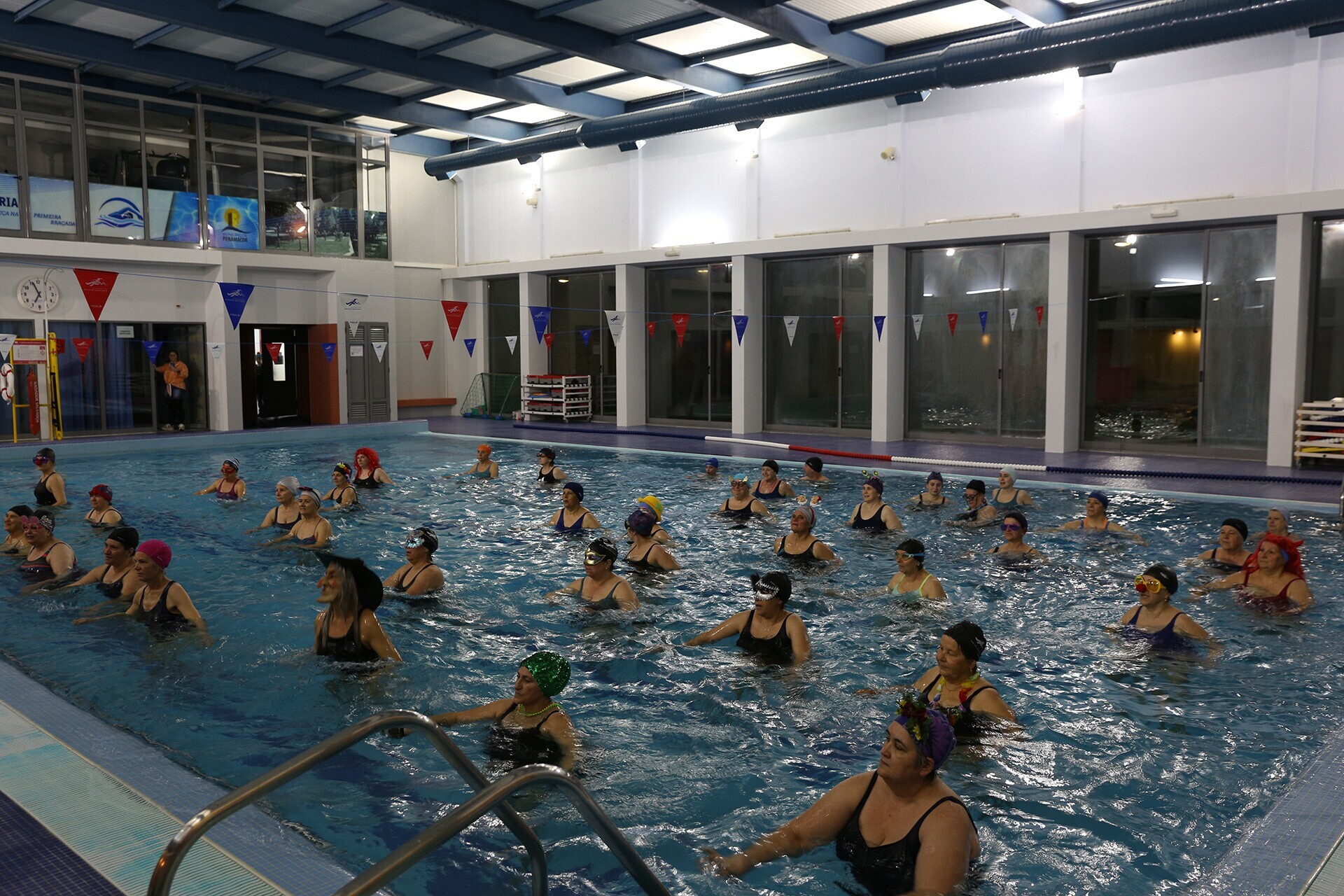 Mega aula de hidroginástica assinalou Carnaval